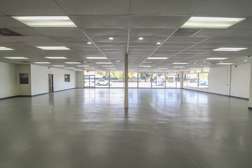 More Photos Of 26081 Bouquet Canyon Rd, Santa Clarita Freestanding For Lease