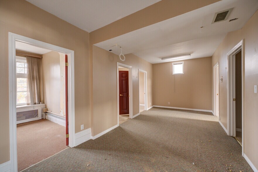More Photos Of 41 Wellington St, Brantford Office For Sale