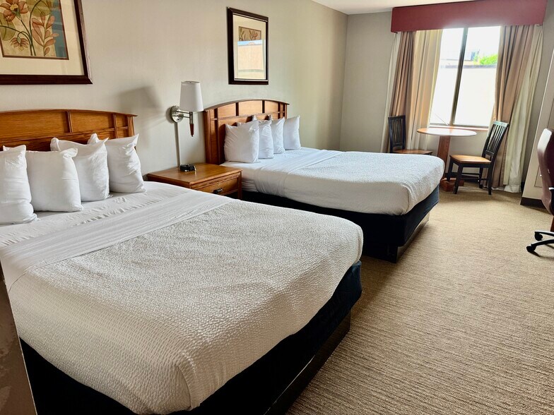 More Photos Of 5000 Merle Hay Rd, Des Moines Hotel For Sale