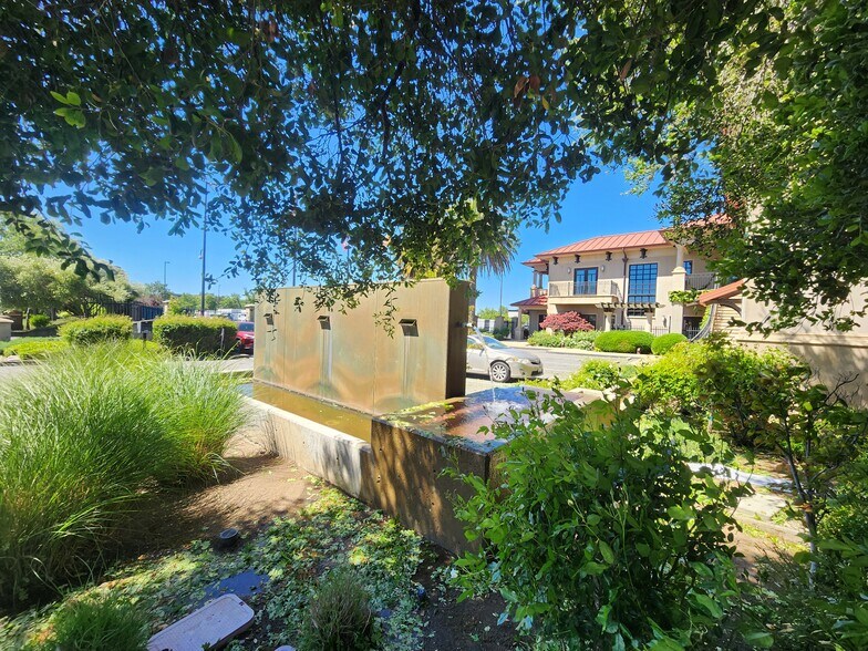 More Photos Of 645 Devlin Rd, Napa Warehouse For Lease