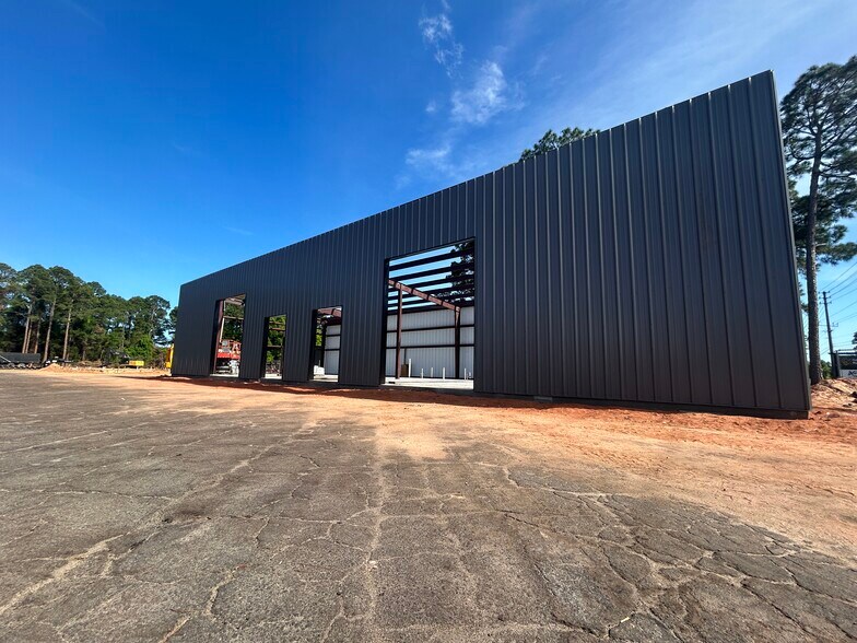 More Photos Of 8000 Grow Dr, Pensacola Warehouse For Lease