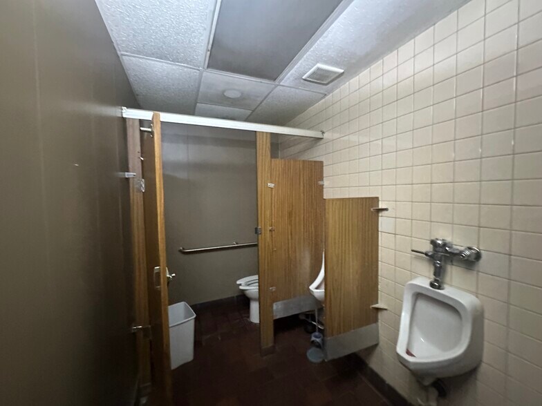 More Photos Of 3145 N Watkins St, Memphis General Retail For Sale