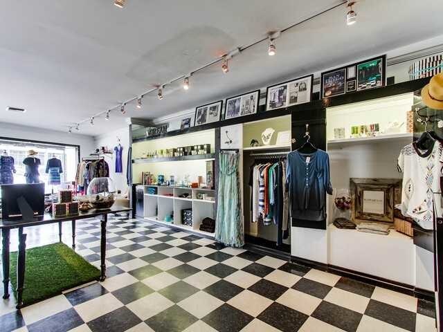 More Photos Of 5544 La Jolla Blvd, La Jolla Storefront Retail Residential For Lease