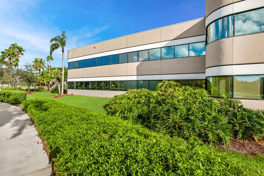 More Photos Of 440 Sawgrass Corporate Pky, Sunrise Office For Sale