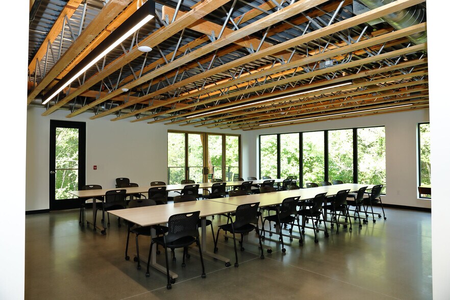 More Photos Of 25618 W 103rd St, Olathe Office For Lease