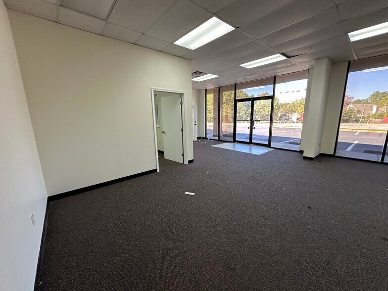 More Photos Of 2070 Sugarloaf Pky, Lawrenceville Unknown For Lease