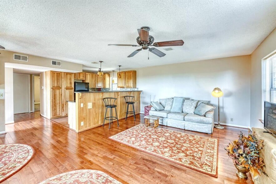 More Photos Of 19818 Colina Dr, Lago Vista Specialty For Sale