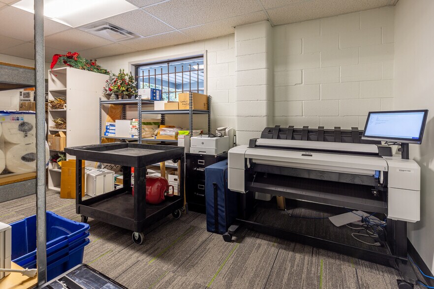 More Photos Of 8020 Westglen Dr, Houston Office For Lease