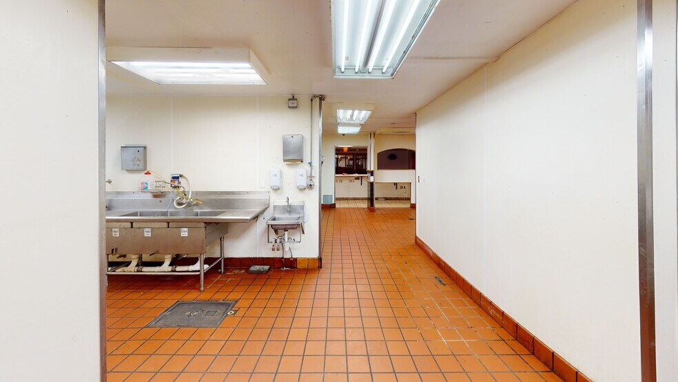 More Photos Of 3406 SW Topeka Blvd, Topeka Restaurant For Lease