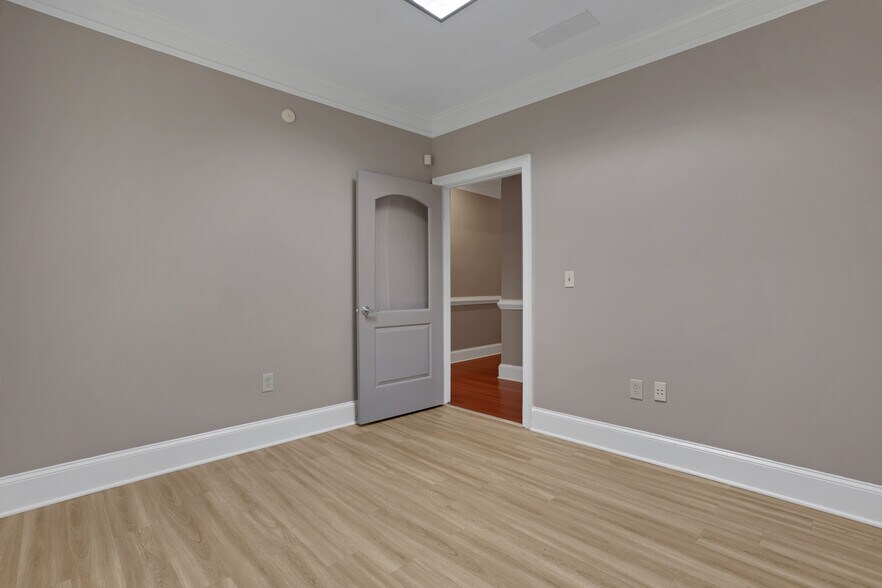 More Photos Of 4720 Peachtree Industrial Blvd, Berkeley Lake Office For Lease