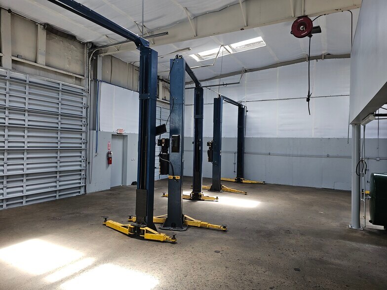 More Photos Of 3426 S Military Trl, Lake Worth Auto Repair For Sale