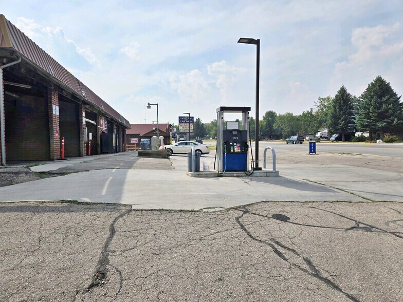 More Photos Of 865 Fort St, Buffalo General Retail For Sale