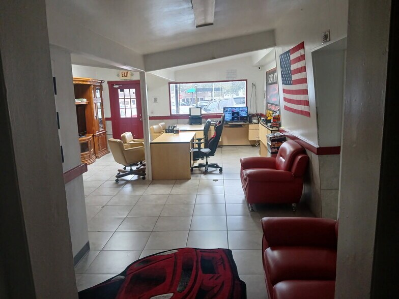 More Photos Of 38799 US Highway 19 N, Tarpon Springs Storefront Retail Office For Sale