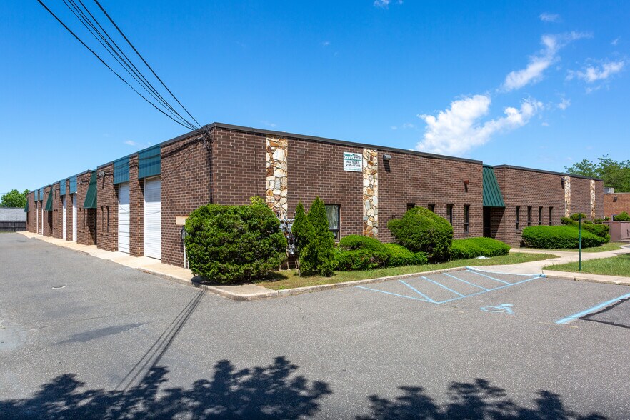 Primary Photo Of 36 Carlough Rd, Bohemia Warehouse For Lease
