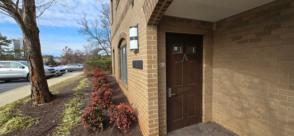 More Photos Of 7201-7211 Hanover Pky, Greenbelt Office Residential For Lease