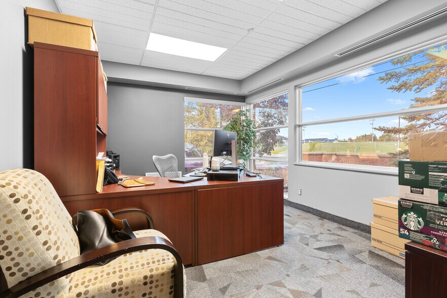 More Photos Of 135 Walgreen Rd, Ottawa Office For Sale