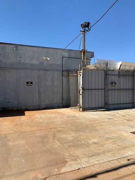 More Photos Of 2723-2725 W Cheery Lynn Rd, Phoenix Warehouse For Sale