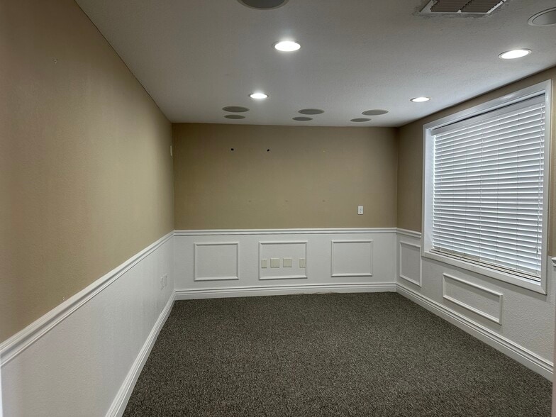 More Photos Of 9555 Sunbeam Center Dr, Jacksonville Warehouse For Sale