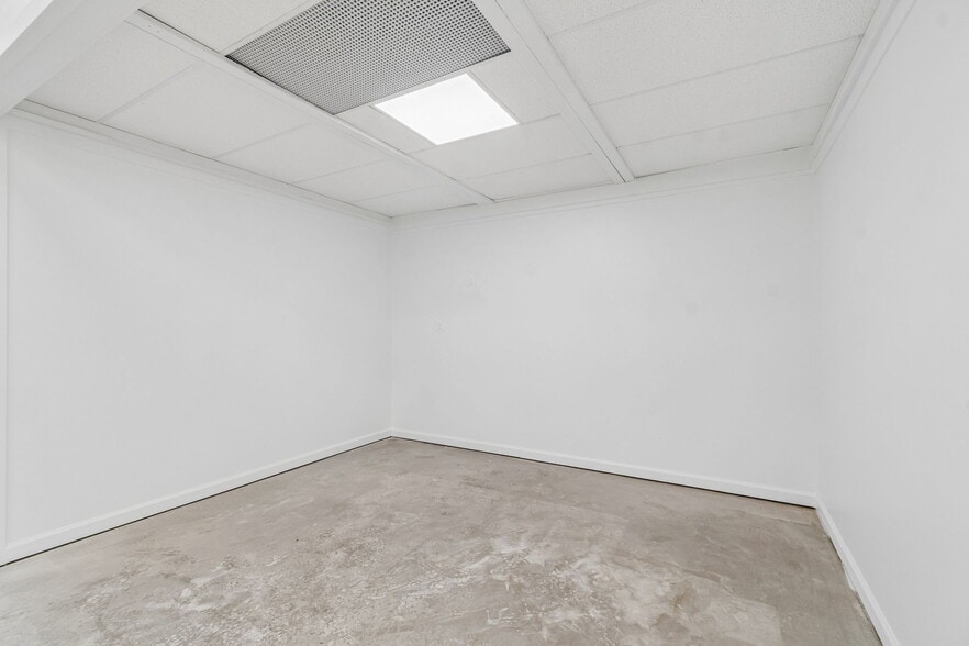More Photos Of 1956 Kingsley Ave, Orange Park General Retail For Sale