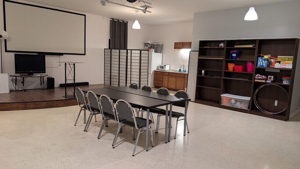 More Photos Of 8622 N Greenwood Ave, Tampa Religious Facility For Lease