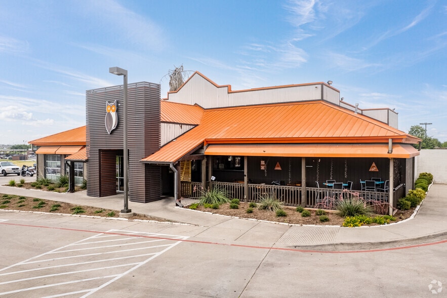 More Photos Of 3921 Jack Kultgen Fwy, Waco Restaurant For Lease