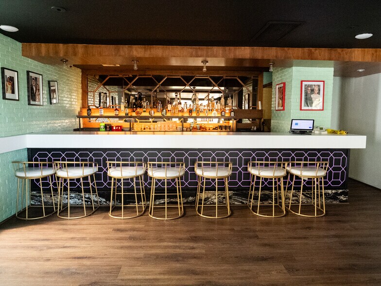 More Photos Of 1519 Wilshire Blvd, Santa Monica Restaurant For Sale