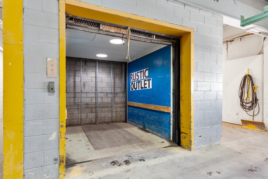 More Photos Of 35-75 Rue De L'acier, Coteau-du-lac Manufacturing For Lease