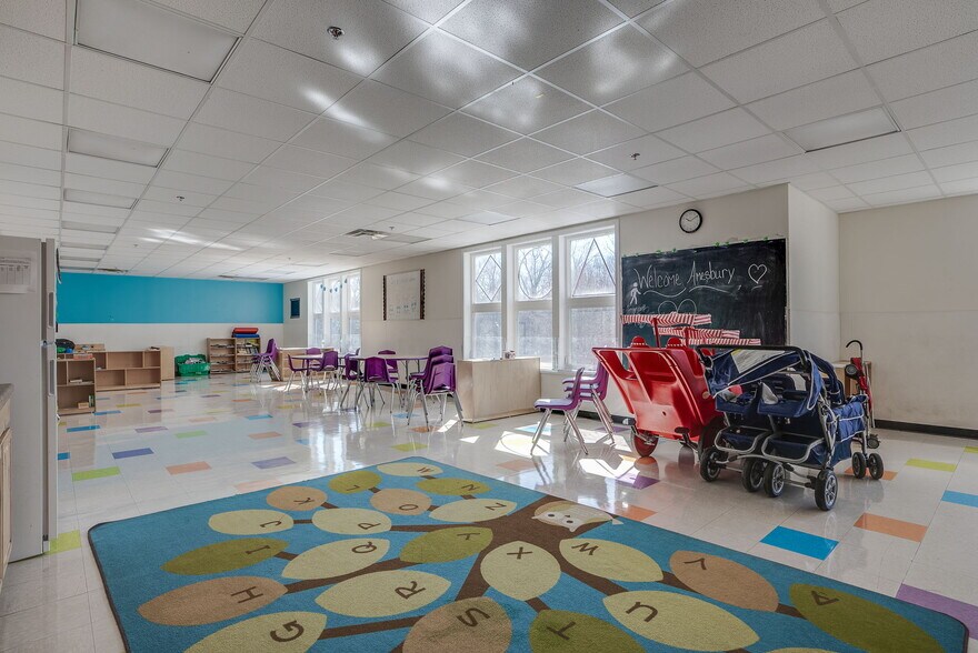 More Photos Of 443 W Lowell Ave, Haverhill Office For Lease