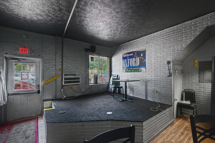 More Photos Of 126 McConnell St, Oxford Storefront Retail Residential For Sale