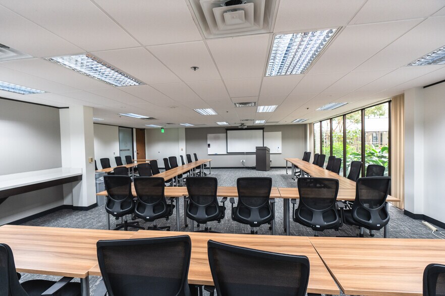 More Photos Of 17177 N Laurel Park Dr, Livonia Office For Lease