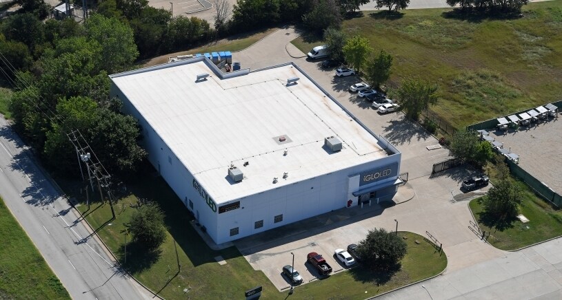 More Photos Of 4924 Cambridge Rd, Fort Worth Distribution For Sale