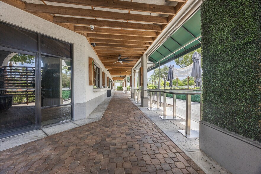 More Photos Of 1585 Pine Ridge Rd, Naples General Retail For Sale