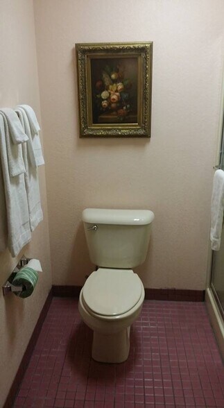 More Photos Of 1490 E US Highway 36, Urbana Hotel For Sale