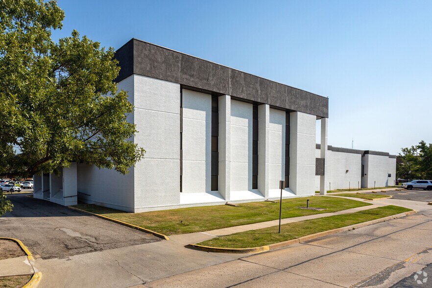 More Photos Of 900-950 N Porter Ave, Norman Medical For Sale