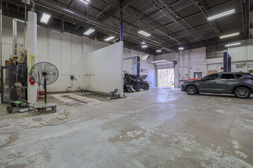 More Photos Of 2005-2007 W 103rd Ter, Leawood Service For Sale