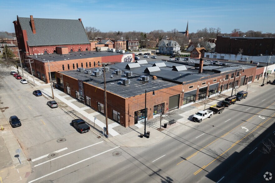 More Photos Of 901-925 Summit St, Toledo Storefront For Lease