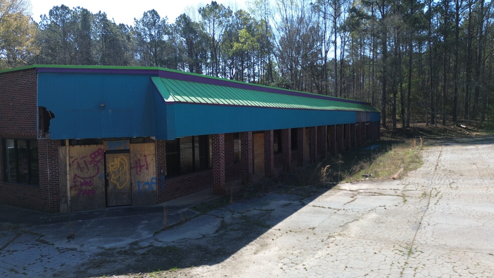 More Photos Of 106 Commerce St, Fayetteville Storefront Retail Office For Sale