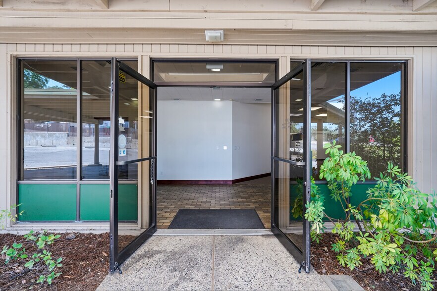 More Photos Of 13170 Lincoln Way, Auburn Office For Sale