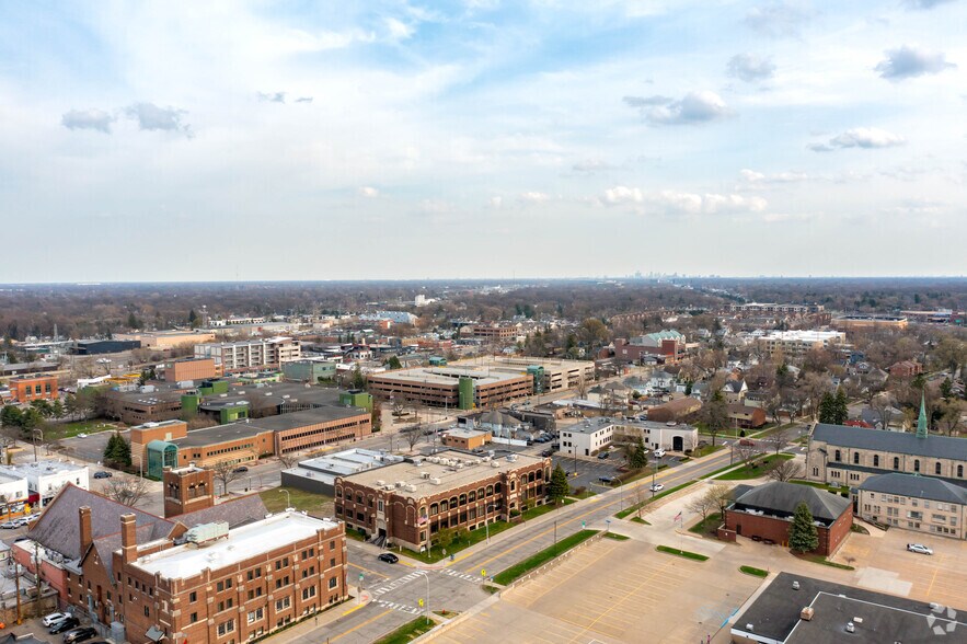 More Photos Of 333 W 7th St, Royal Oak Office For Lease