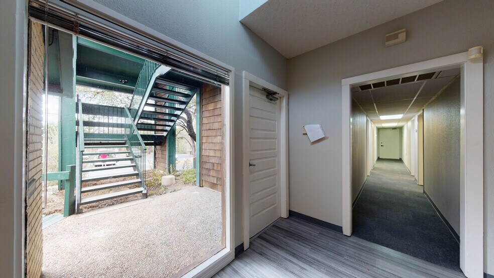 More Photos Of 2525 Wallingwood Dr, Austin Unknown For Lease