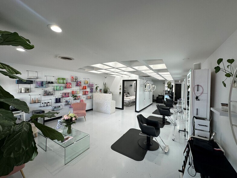 More Photos Of 7119-7125 E Sahuaro Dr, Scottsdale Storefront For Lease