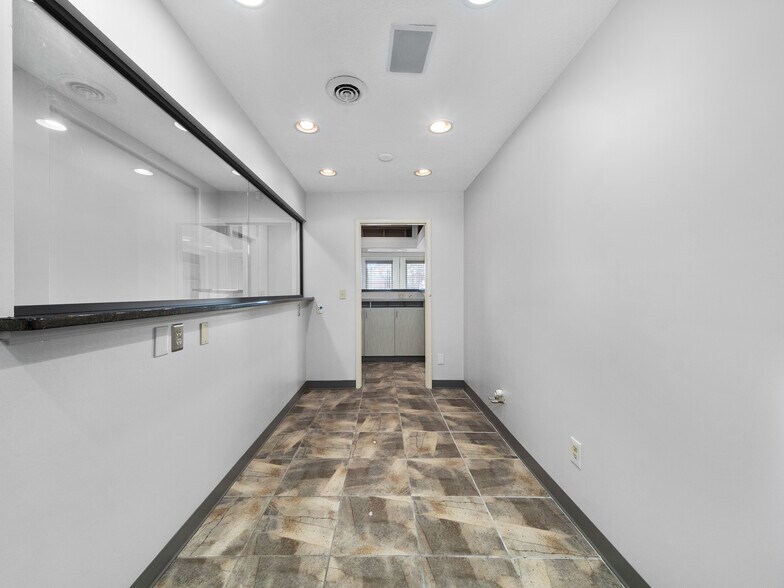 More Photos Of 5933 Stoney Creek Dr, Fort Wayne Office Residential For Sale