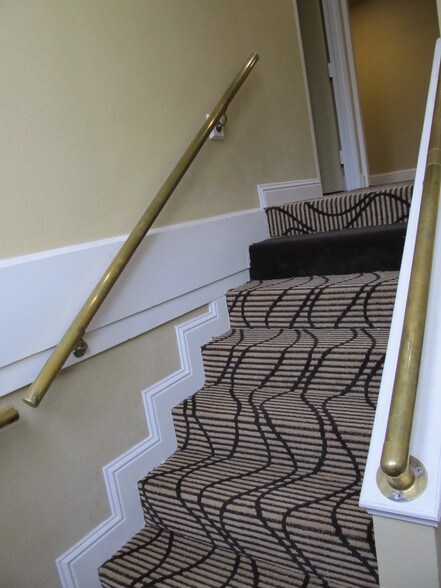 More Photos Of 1012 Sutton Way, Grass Valley Office For Lease