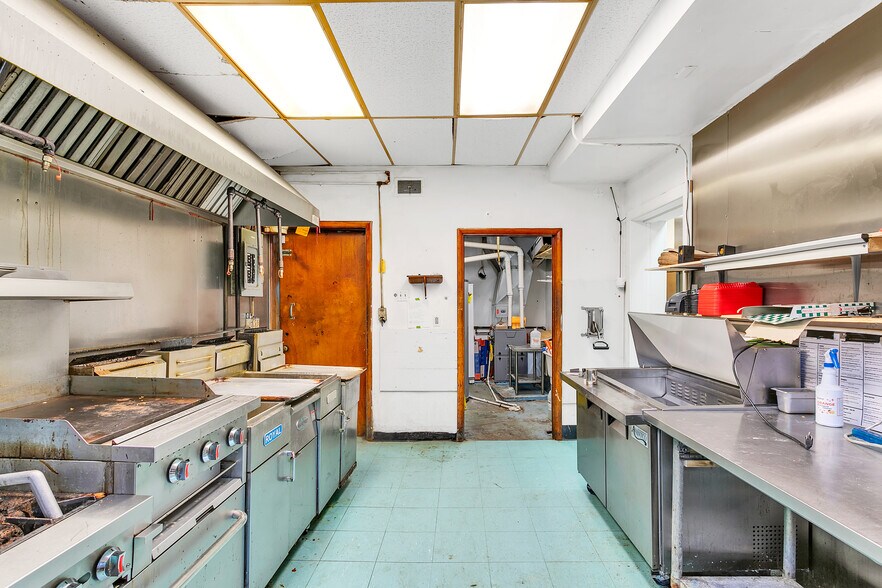 More Photos Of 715 Craigdell Rd, New Kensington Bar For Sale