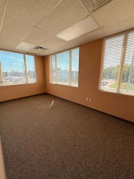 More Photos Of 11806 126 St NW, Edmonton Office For Lease