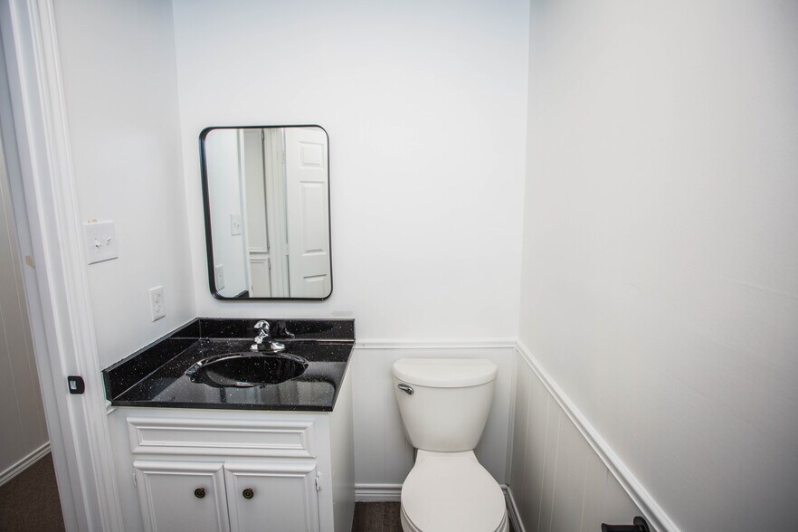 More Photos Of 2811 74th St, Lubbock Office Residential For Sale