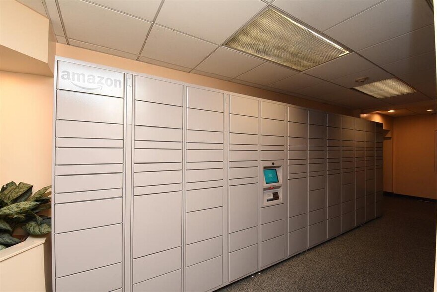 More Photos Of 2016 Main St, Houston Apartments For Sale