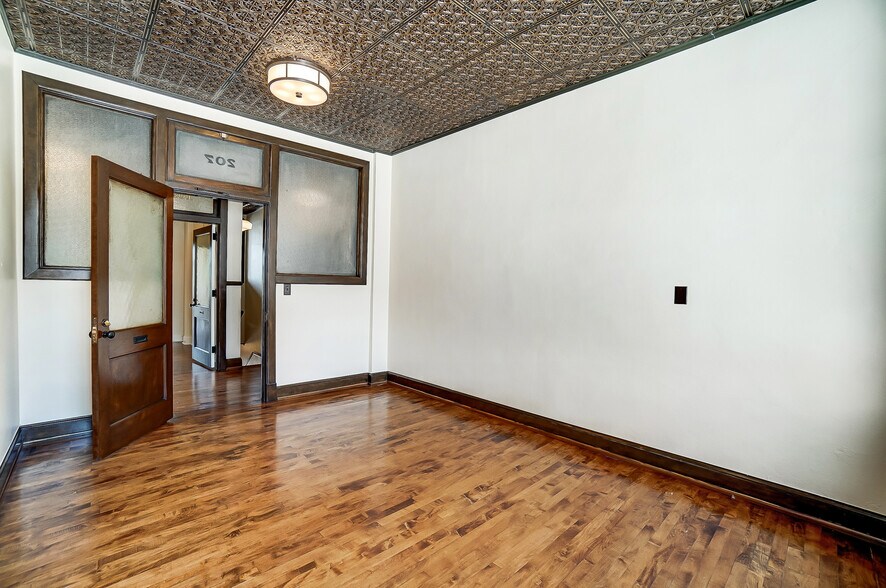 More Photos Of 9-11 N 3rd St, Newark Office For Lease