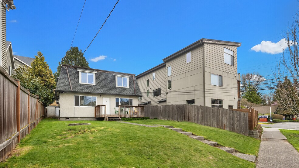More Photos Of 3910 NE 51st St, Seattle Land For Sale