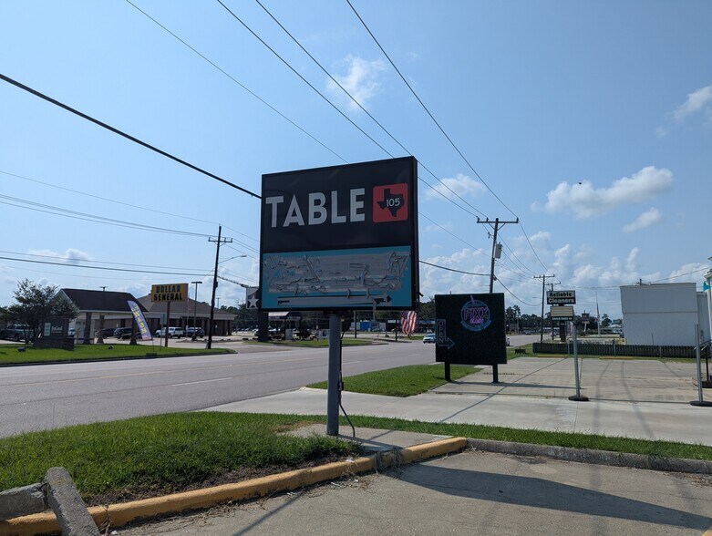 More Photos Of 1465 N Main St, Vidor Freestanding For Sale